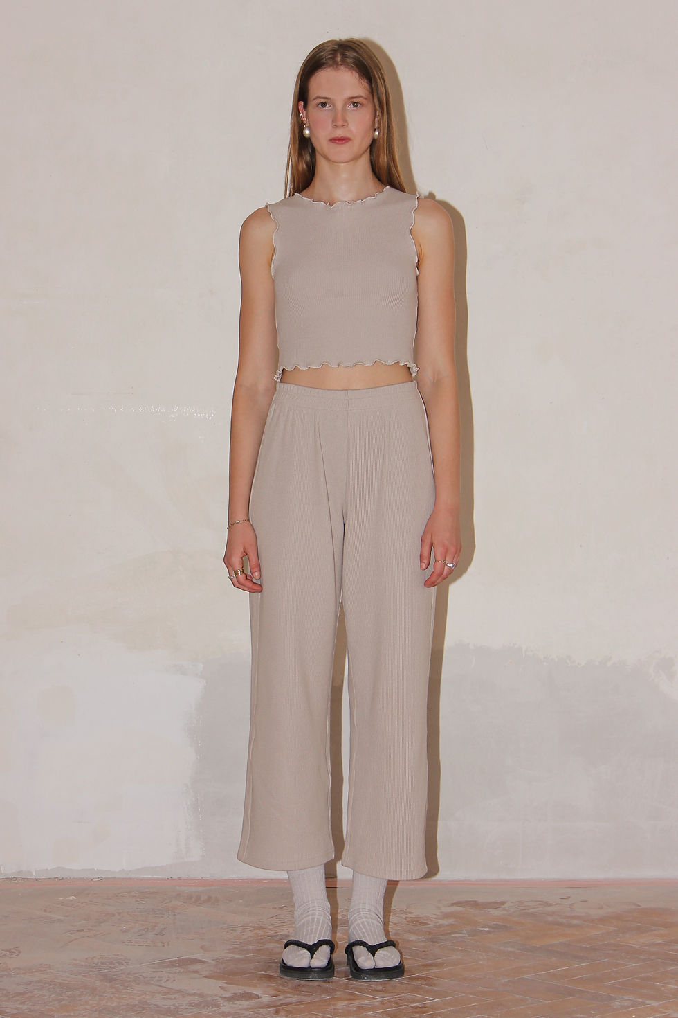 Thumbnail: Cropped pants made in knitted cotton jersey, in sand colour