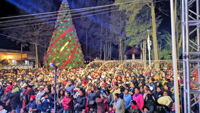 Llegó la Navidad a Tetla con el encendido del árbol y desfile Navideño.