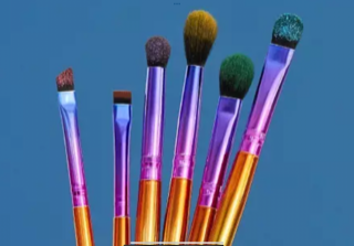 カッコイイ・・🖌ブラシを探しましょう