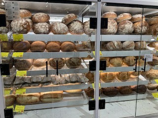 焼きたてのパン🥖🍞が並んでます