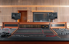 A8H | ADAM AUDIO JP - 製品情報