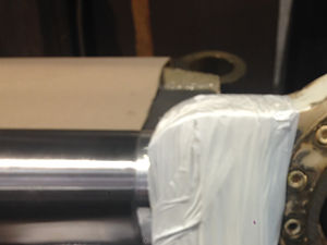 Hydraulisk stempelstang forberedt til reparation af hårdforkromning