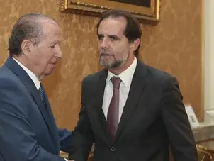 O Governo tem muita coisa a fazer além de campos de golfe