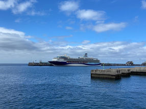 Marella Explorer traz 2 026 passageiros e 765 tripulantes.