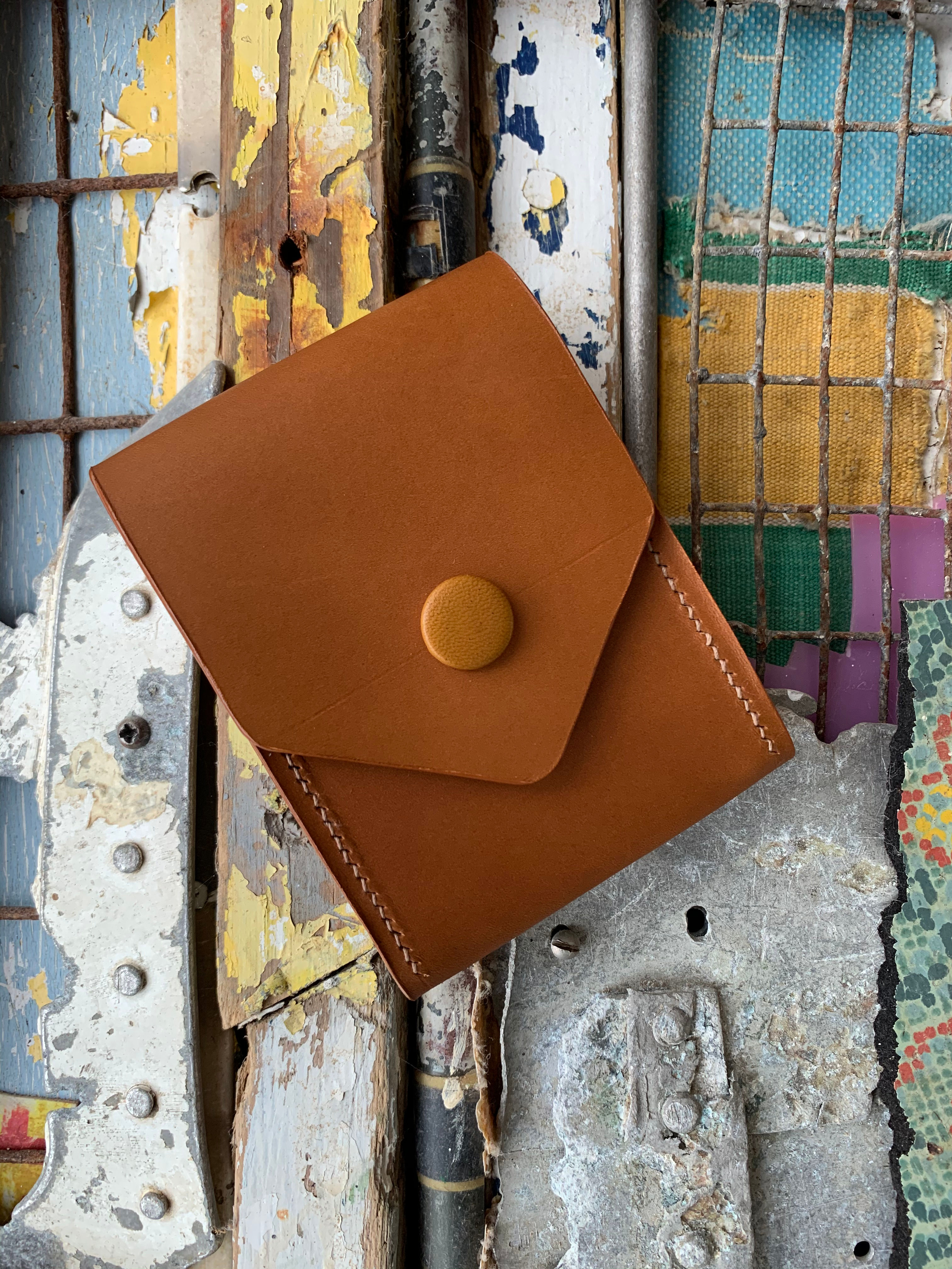 Card/cash pouch in tan hide with gusset (wide)