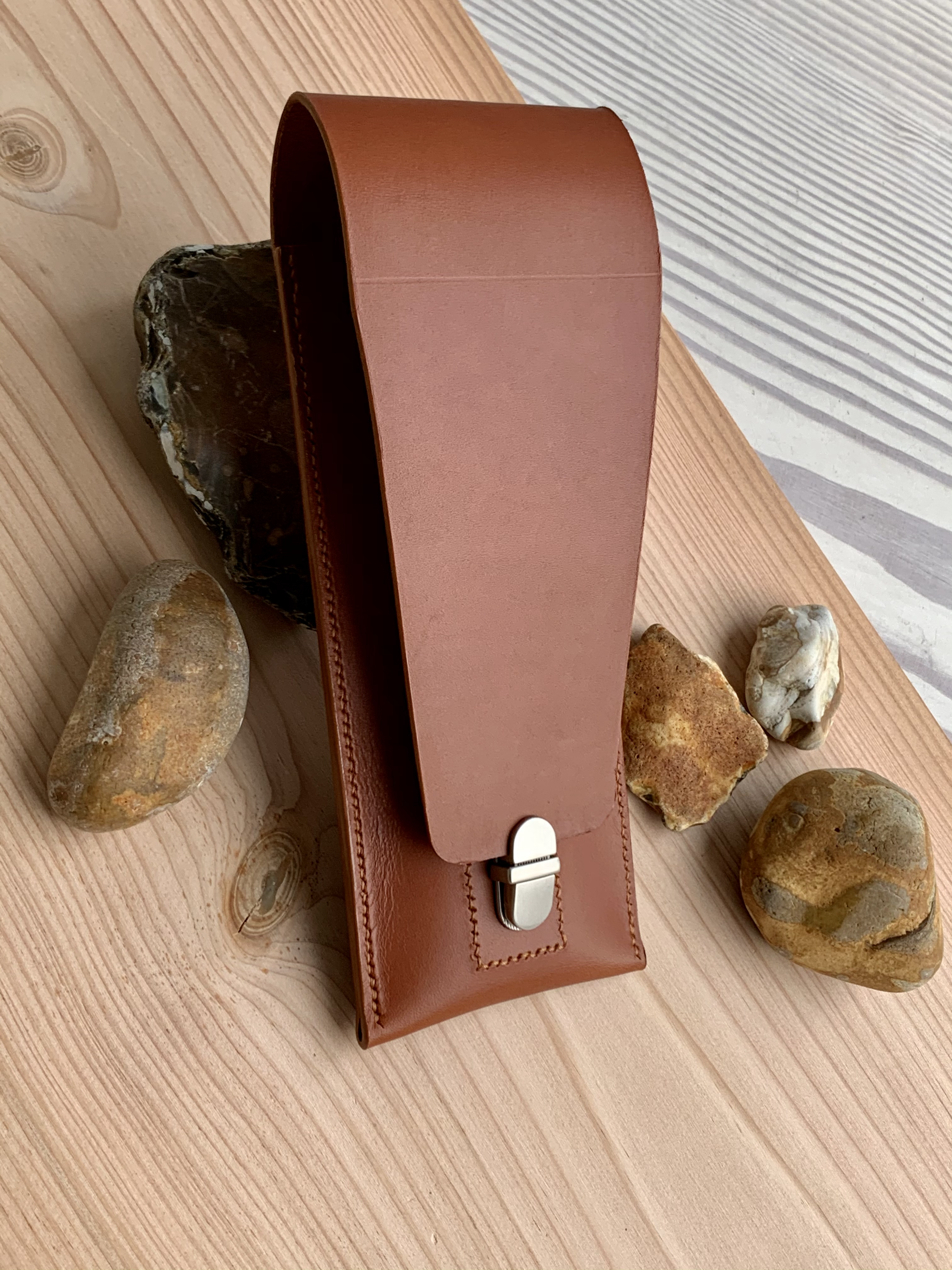 Single watch travel case (large) in chestnut hide with chestnut stitching