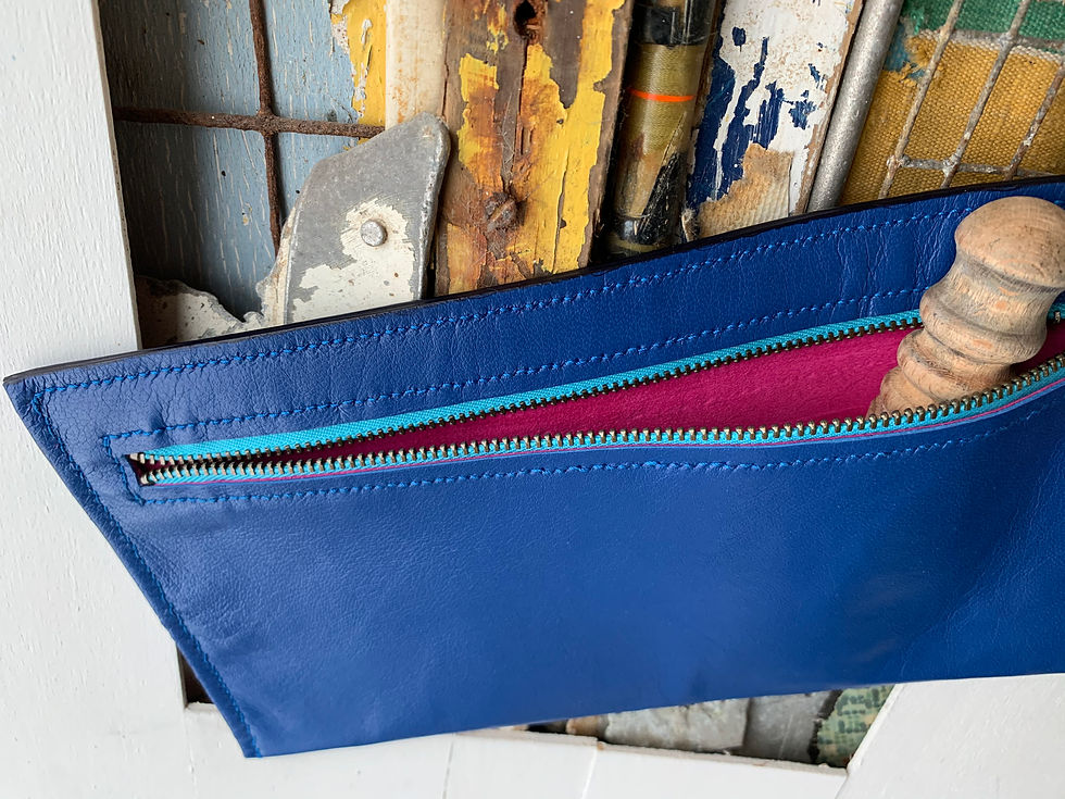 Thumbnail: Zipper Travel Pouch in cobalt blue Italian nappa