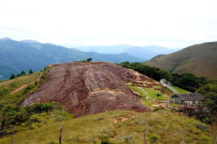 El_Fuerte_de_Samaipata_from_the_viewing_platform.jpeg