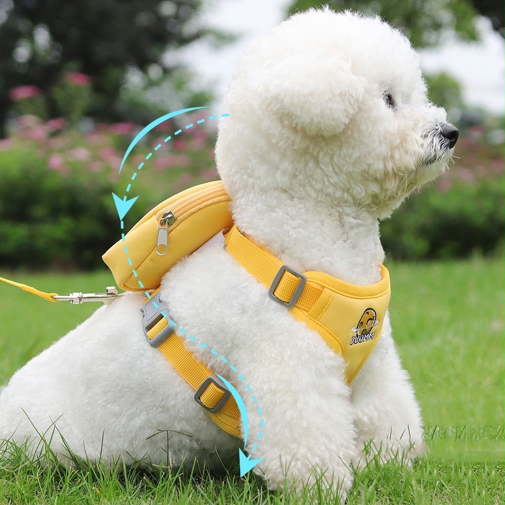 Peitoral amarelo ajustável para cães com mochila de zíper