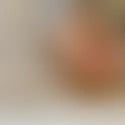 μαθητής γράφει σε τετράδιο απαντήσεων πανελλαδικών εξετάσεων