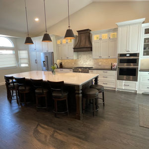 Transitional shaker cabinets in Highlands Ranch
