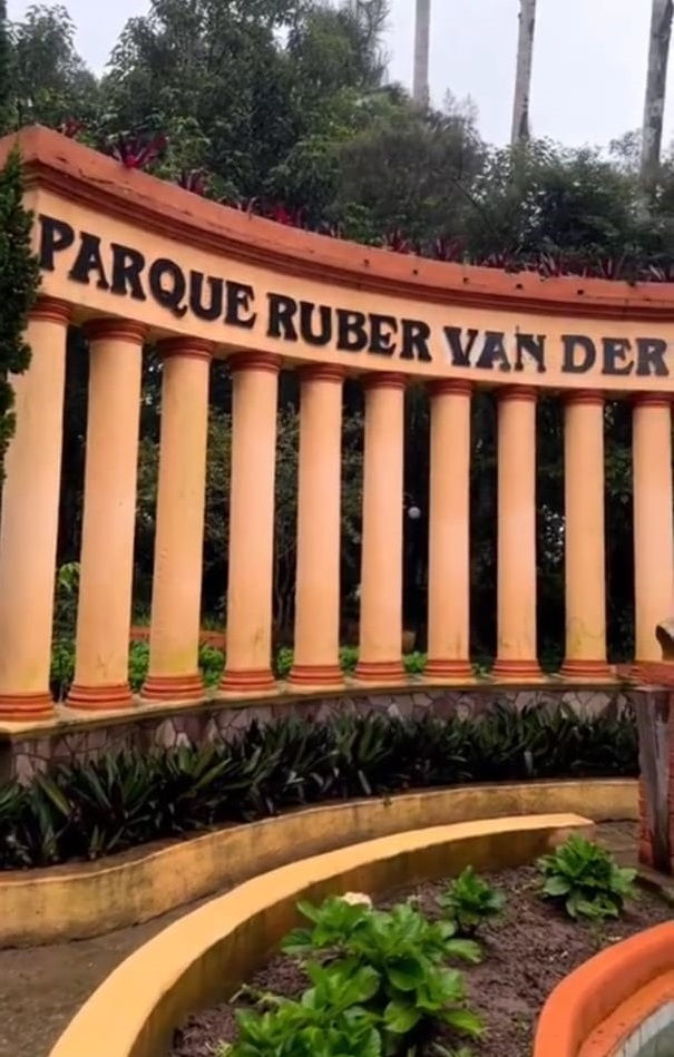Parque_Ruber_Van Der_GARANHUNS_PE