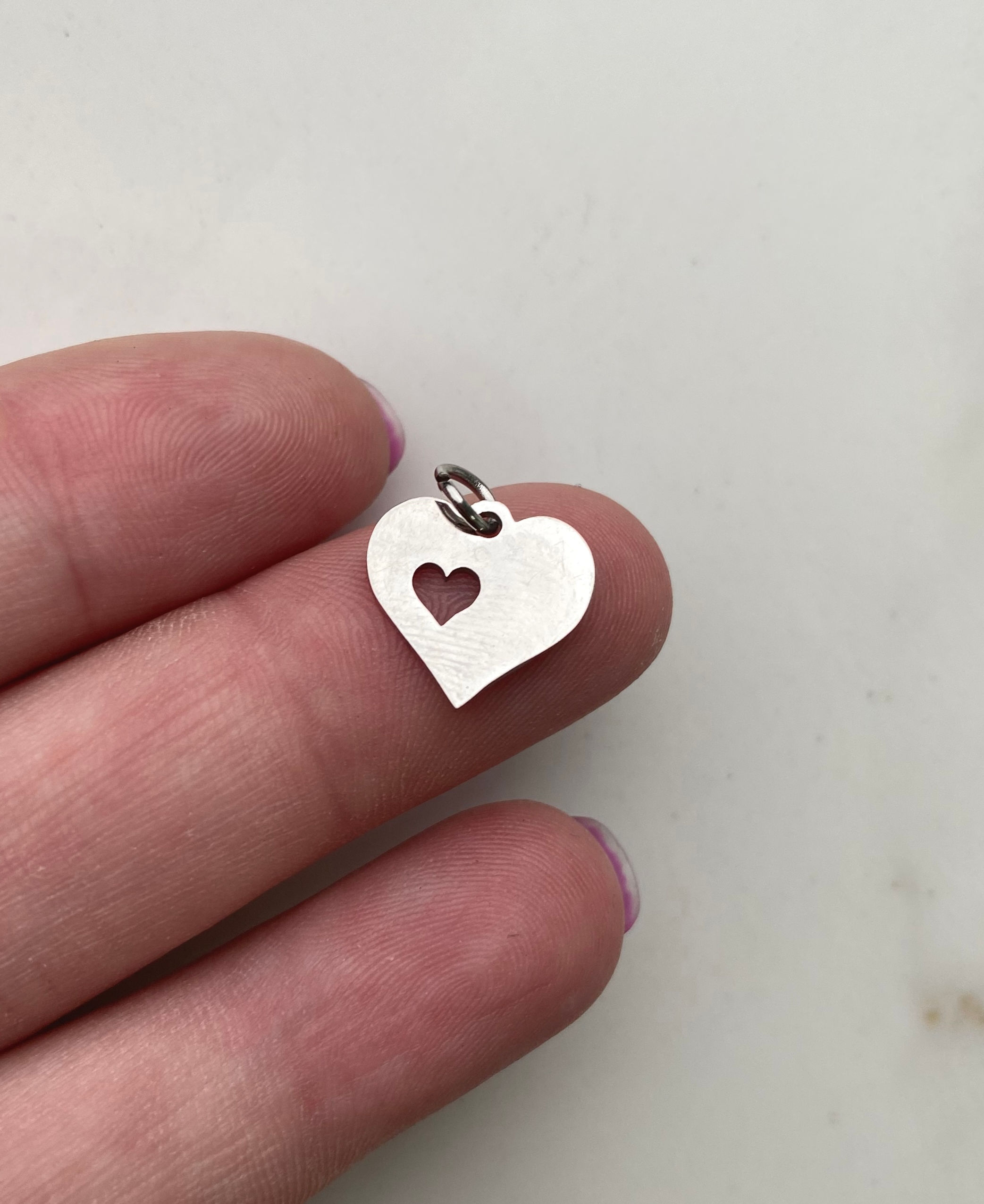 Coração love com argolinha inox