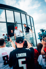 Die Atlanta Falcons kommen an zum Event