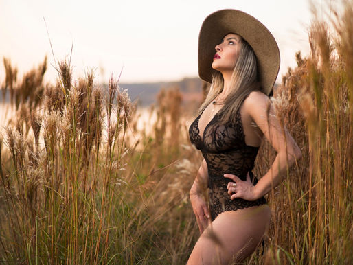 Gata do Internacional, a empresária Aline Amaral está pronta para posar nua