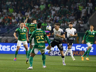 Com um jogador a menos em campo o Palmeiras derrotou Corinthians
