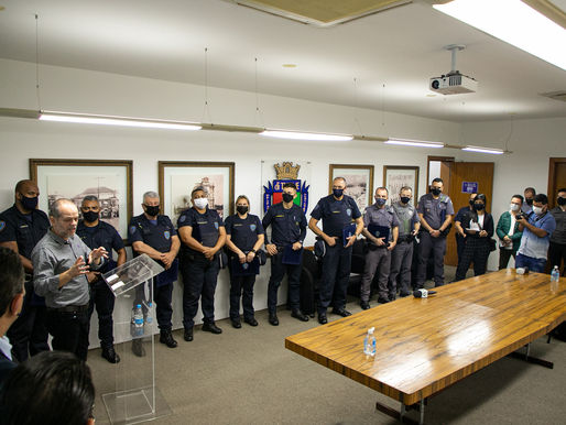 Tite Campanella homenageia Agentes de Segurança, que resgataram duas crianças de veículo roubado