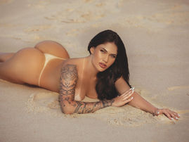 Capa da Sexy, Kaszila Prata revela perrengue durante fotos em praia de nudismo: “cortou o clima”