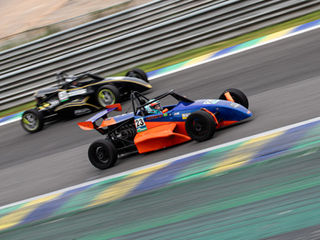 Campeonato Paulista de Automobilismo mantém tradição e se consolida como celeiro de talentos no esporte a motor.