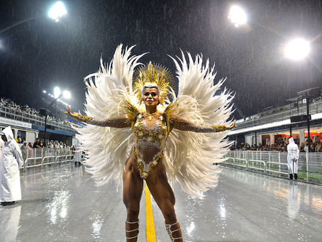 Rainha da Vila Maria, Savia David encara a chuva no desfile das campeãs