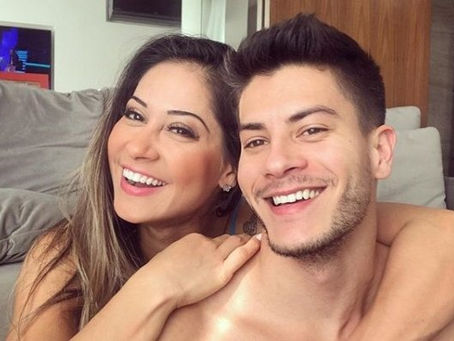 Maíra Cardi revela que transa com Arthur Aguiar ouvindo música gospel