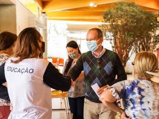 Tite Campanella visita escola-parque na Avenida Goiás, em etapa final de construção