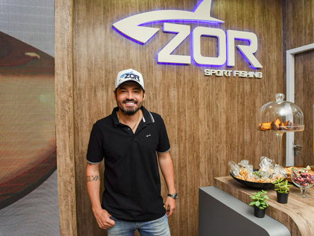 NA MESMA SEMANA, FERNANDO ZOR RECEBE ESTATUETA DO GRAMMY LATINO E LANÇA MARCA DE VESTUÁRIO DE PESCA