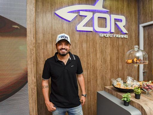 NA MESMA SEMANA, FERNANDO ZOR RECEBE ESTATUETA DO GRAMMY LATINO E LANÇA MARCA DE VESTUÁRIO DE PESCA
