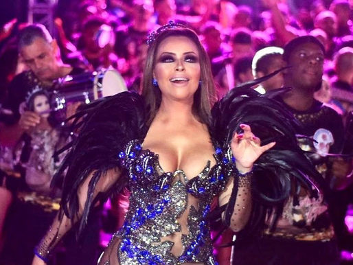 Rainha da Rosas de Ouro, Ana Beatriz Godoi brilha em esquenta de Carnaval