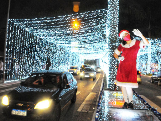 Vila de Luzes em formato drive-thru está de volta em Santo André