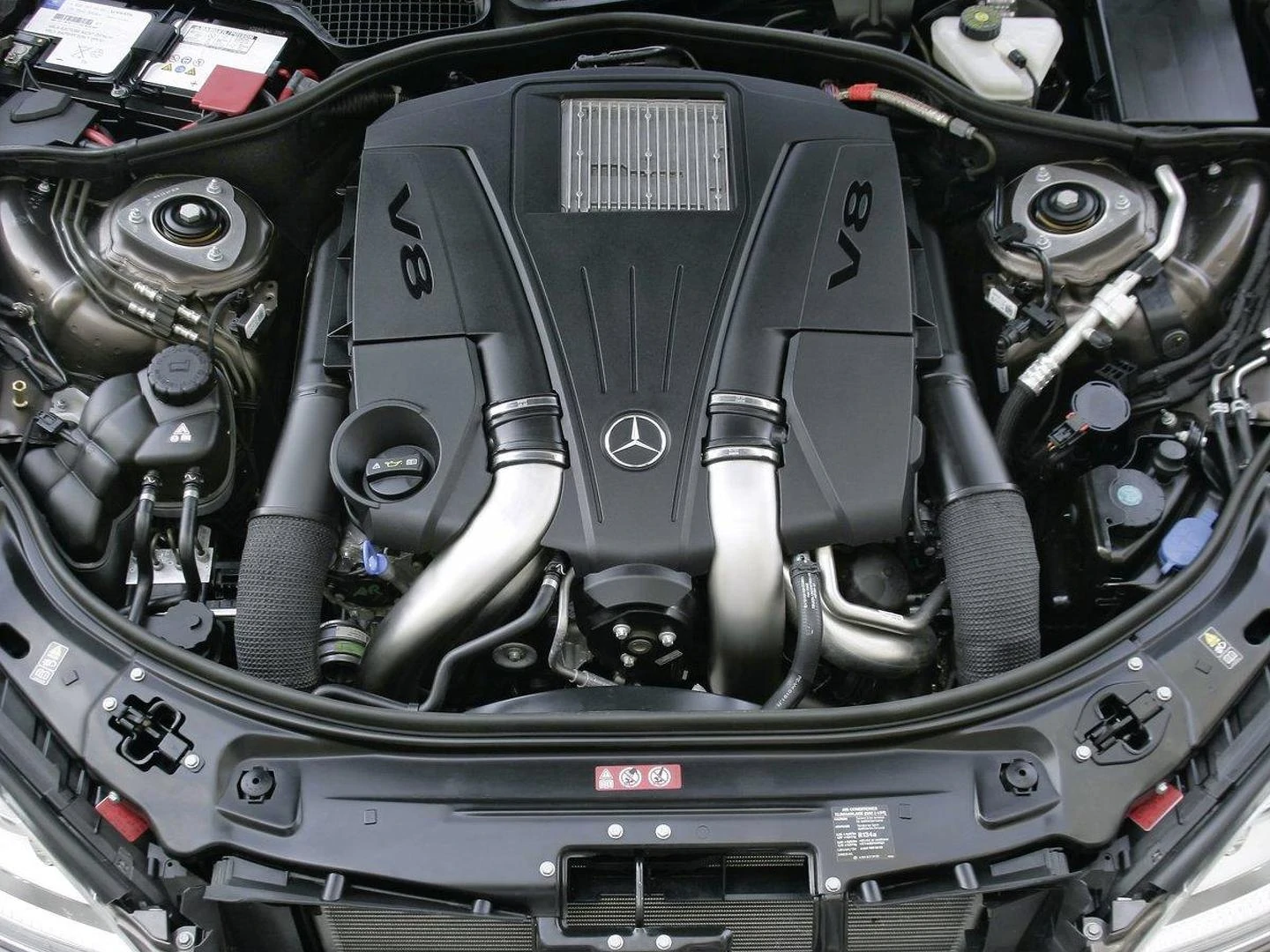 2010-201088-new-mercedes-benz-4-6-liter-v8-engine-07-05-20101.webp