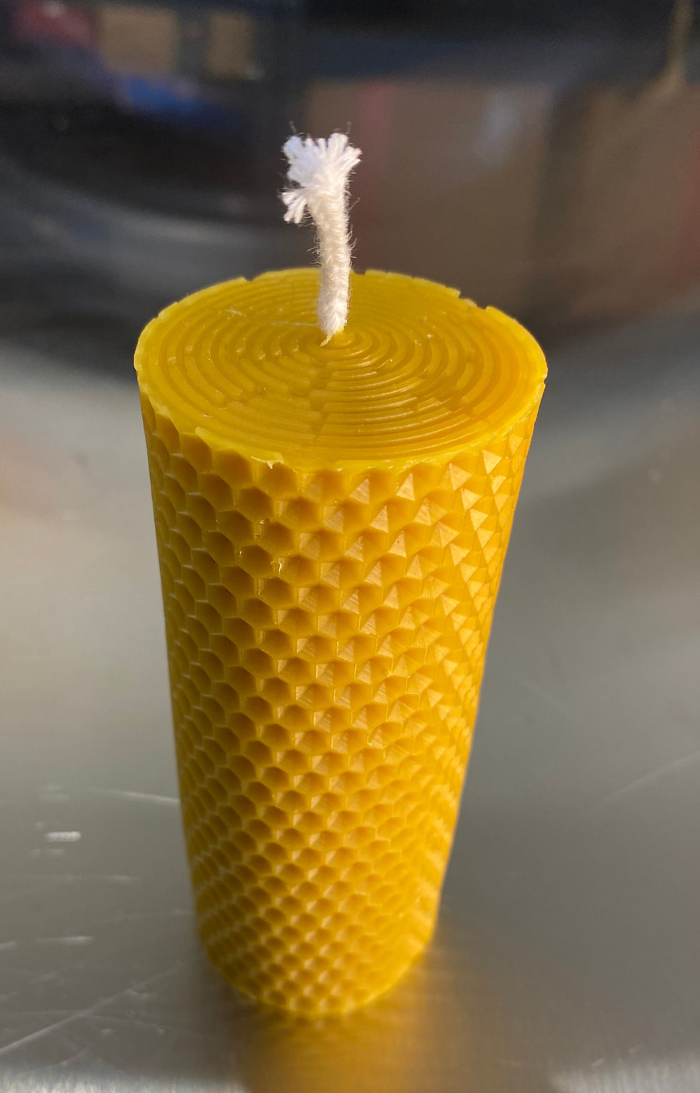 Miniaturbild: Stumpenkerze, Bienenwabenstruktur, groß