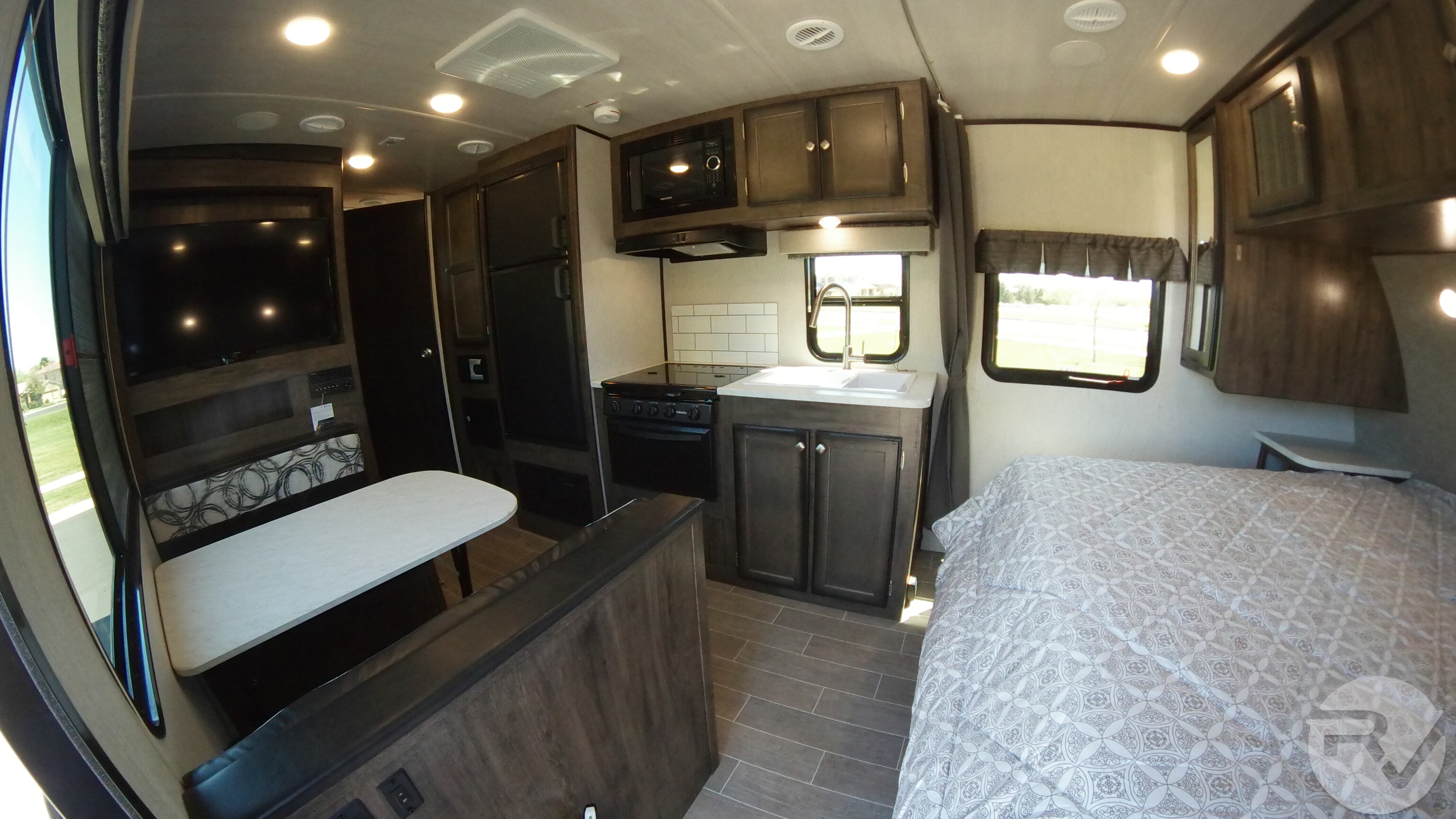 2300 DB Wilderness Trailer Rental RV Rental RV Phoenix, LLC