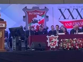 El Mtro. Sergio Alberto Padilla Pérez, Secretario General de CONFEPIDER, dirigiendo su mensaje de unidad durante el 39 Aniversario del SUTSEMOP en Zacatecas.