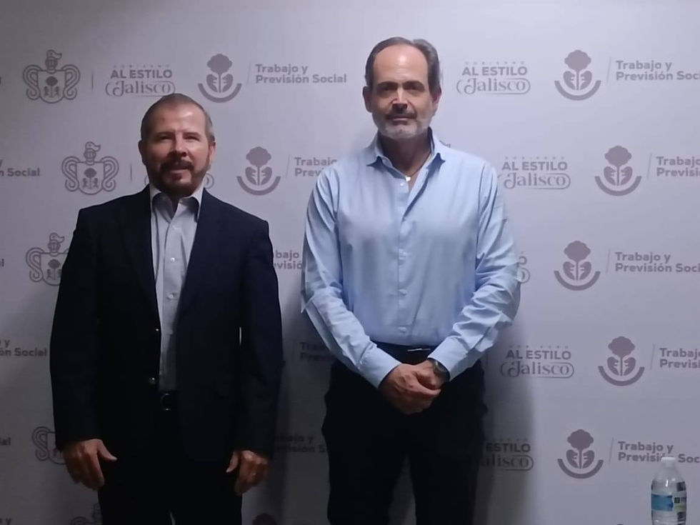 El Mtro. Sergio Alberto Padilla Pérez de CONFEPIDER y el Lic. Ricardo Barbosa Ascencio, Secretario del Trabajo de Jalisco, estrechando lazos institucionales.