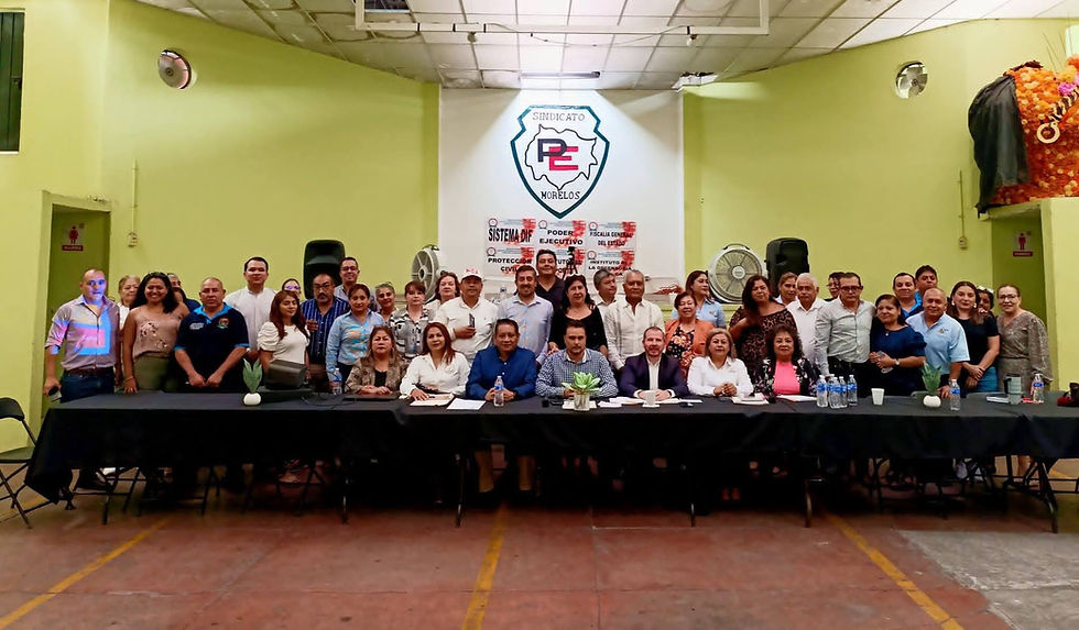 Líderes de diversos sindicatos y asociaciones de jubilados de Morelos reunidos junto a la dirigencia de CONFEPIDER y SUTPEEPOCAEMOR conformando el frente de unidad sindical