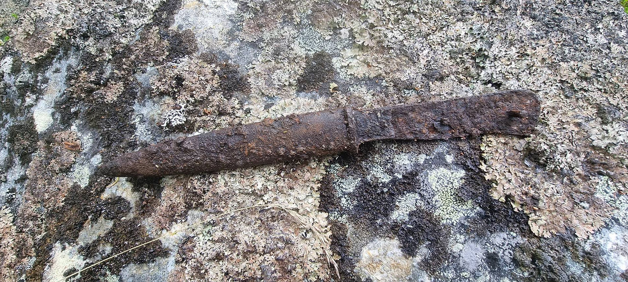 Close combat dagger.