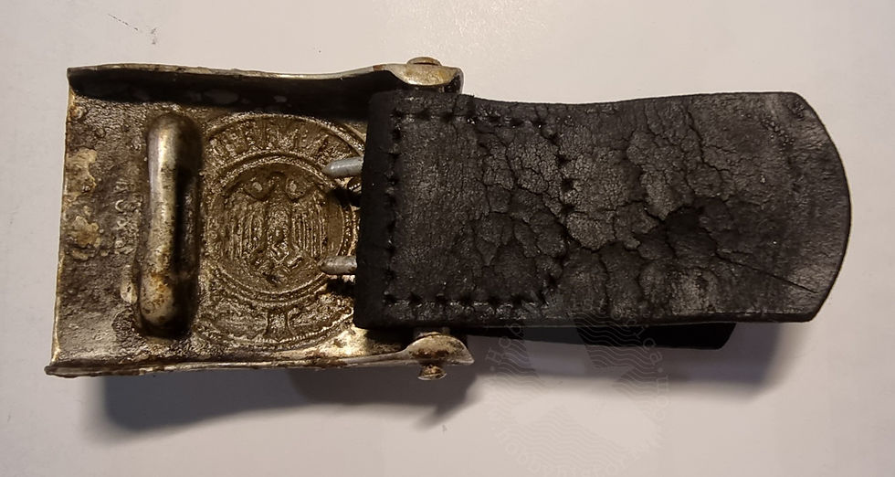 obverse of german heer buckle