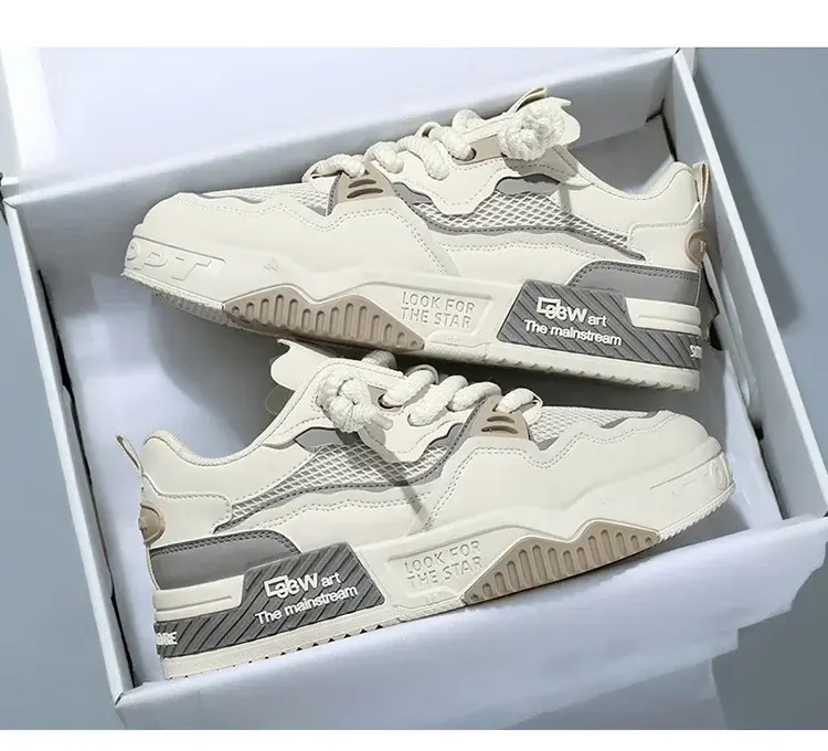 Thumbnail: 2025 new large-sized shoes, all-season fashion and versatile, soft-soled