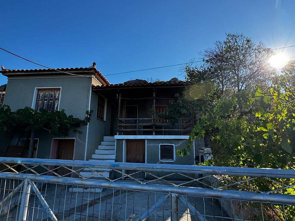 SKALA ERESSOS. House for sale, with yard and parking.