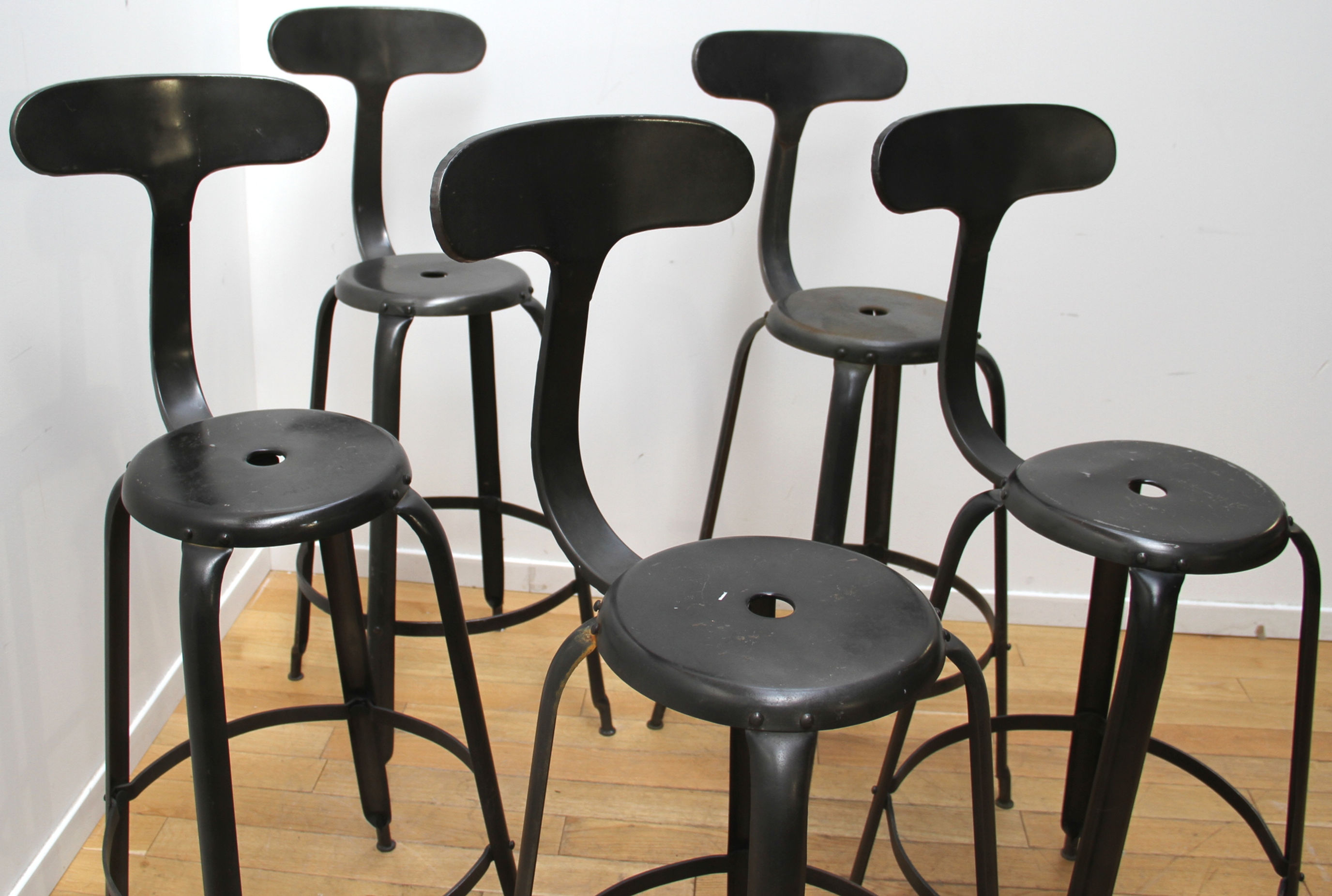 Suite de 5 tabourets d'atelier Nicolle