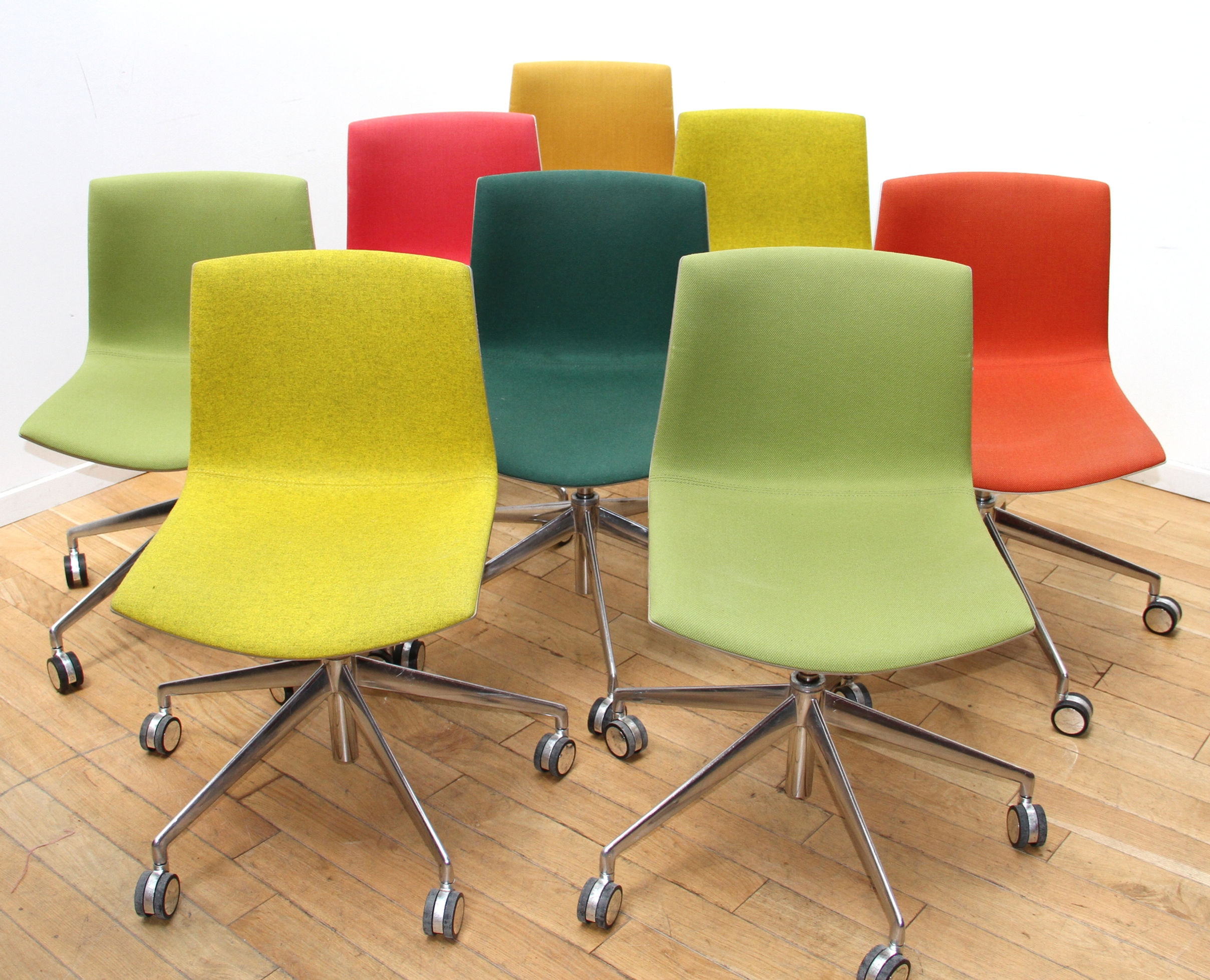 Suite de 8 chaises Catifa 46, Arper