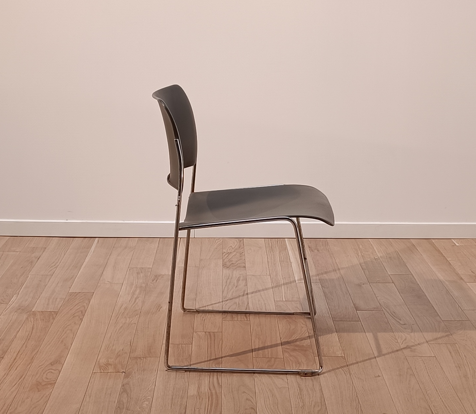 Miniature : Chaise 40/4 par David Rowland pour Howe.