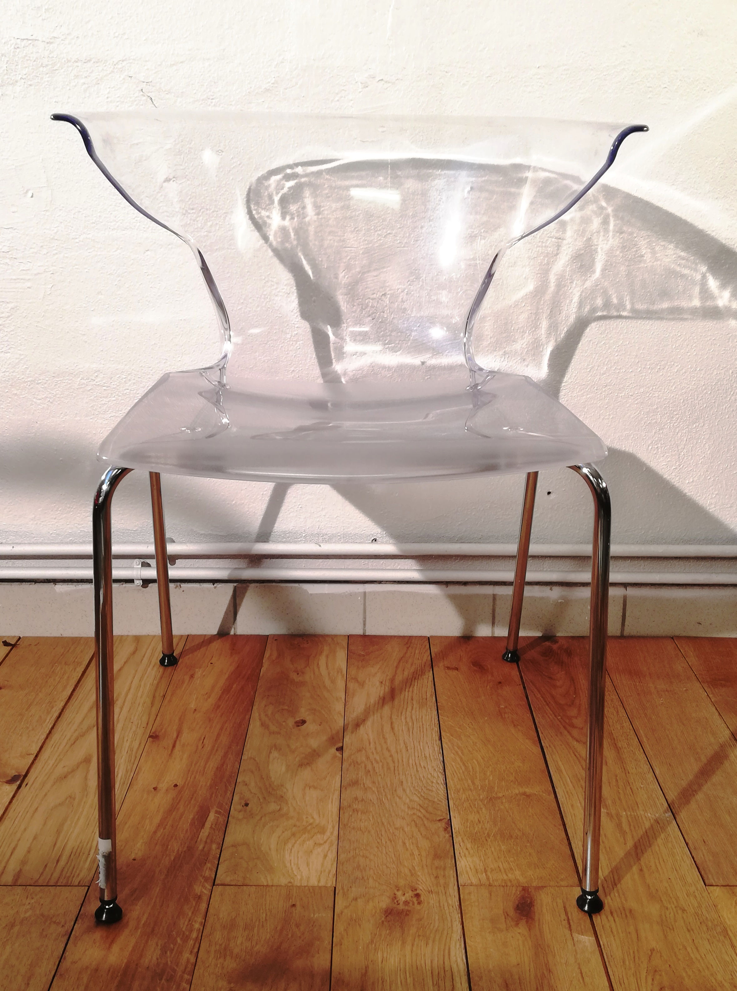 Chaise vintage transparente