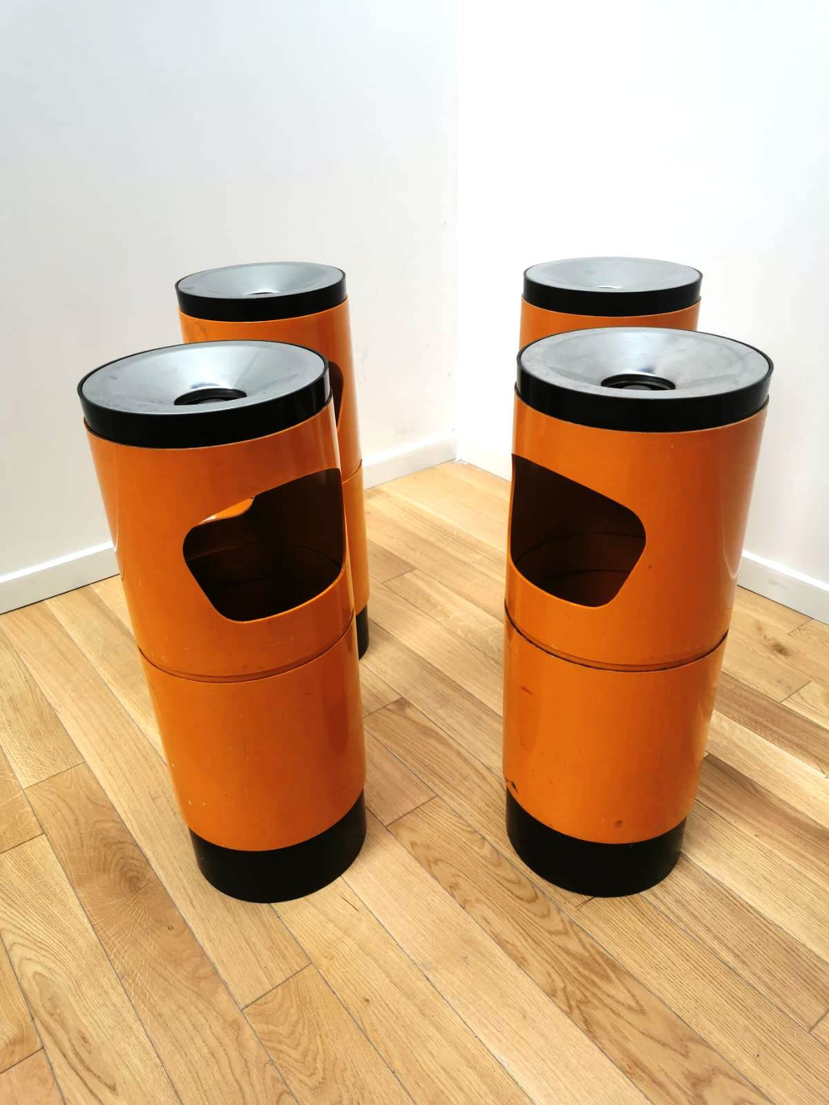 Porte parapluie cendrier par Jean René Talopp pour Manade, 1972.