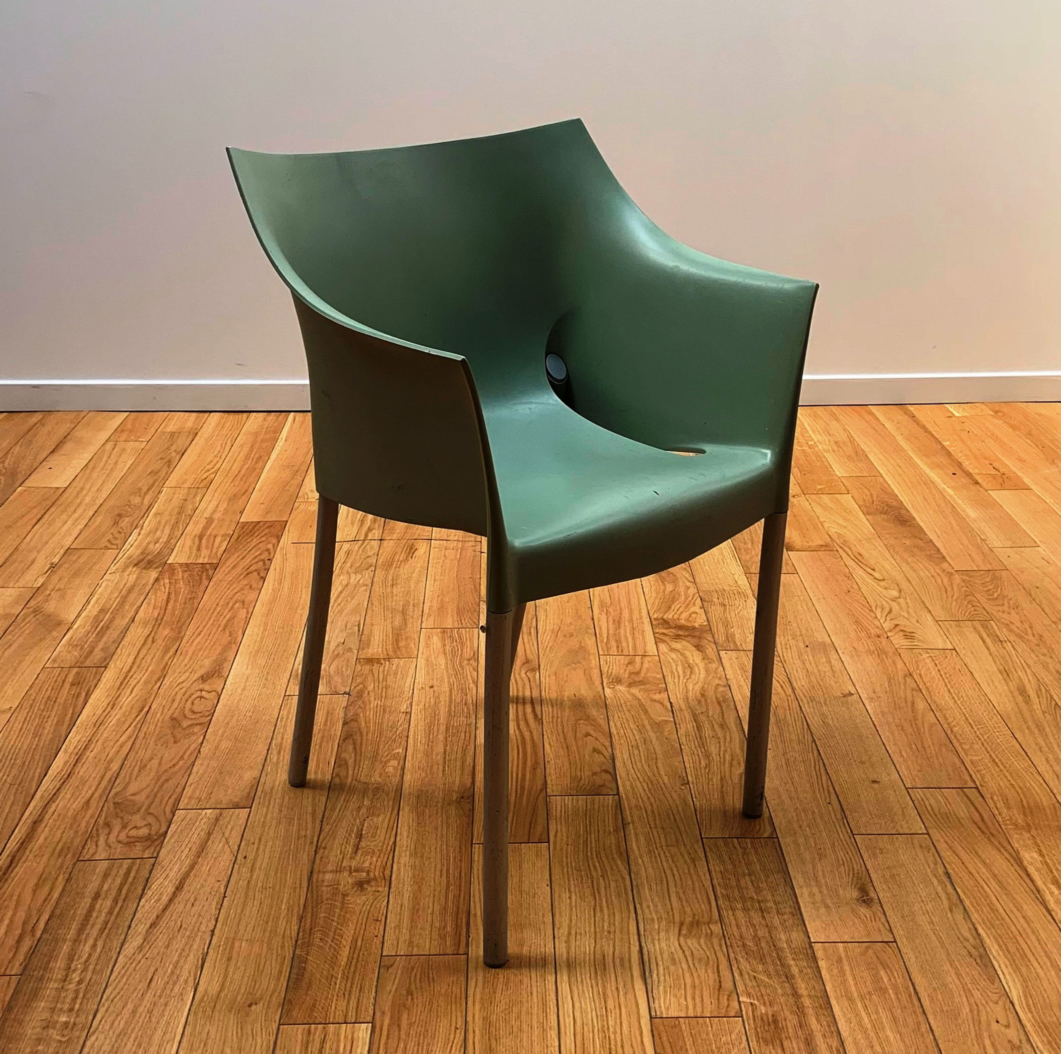 Chaise DR.NO verte par Philippe Starck pour Kartell.