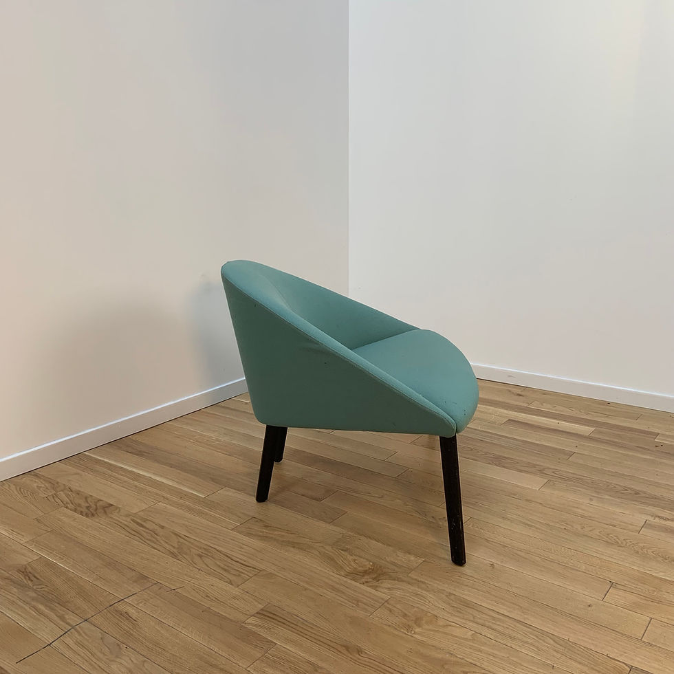Miniature : Fauteuil design Colina M, par Lievore Altherr Molina pour Arper.