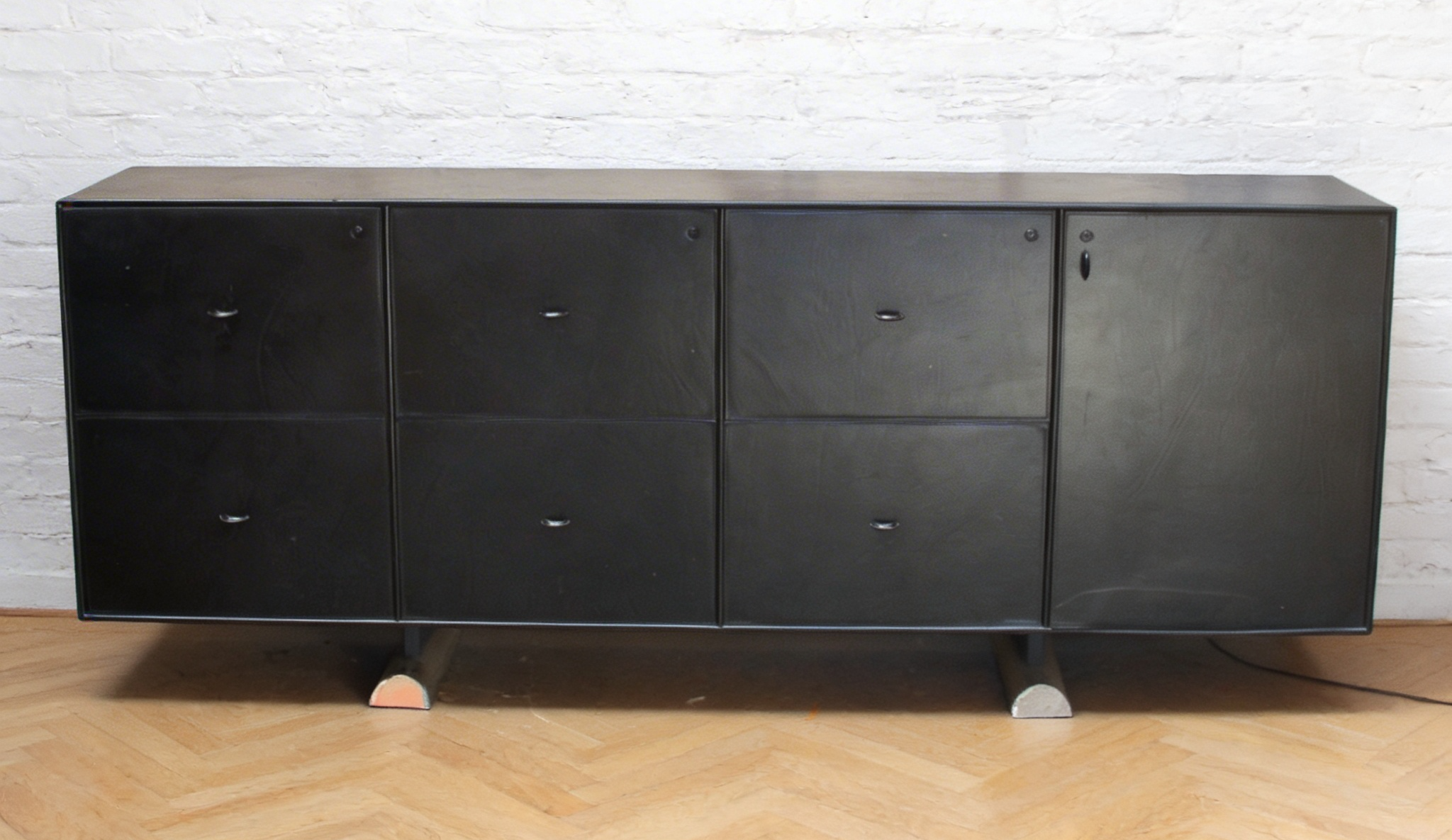 Enfilade design en cuir