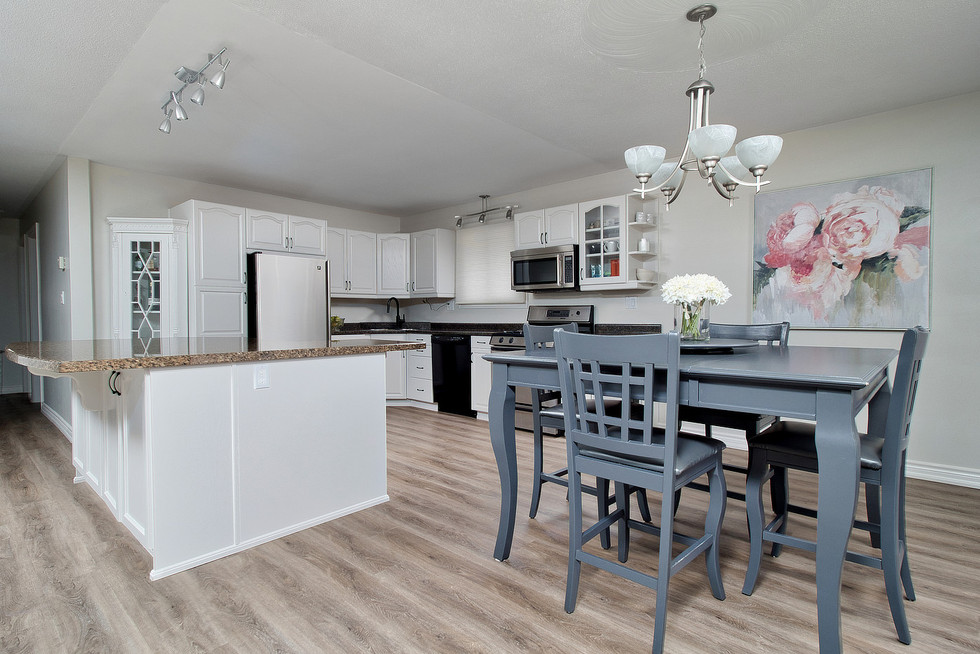 13 Dining Kitchen 13c.jpg