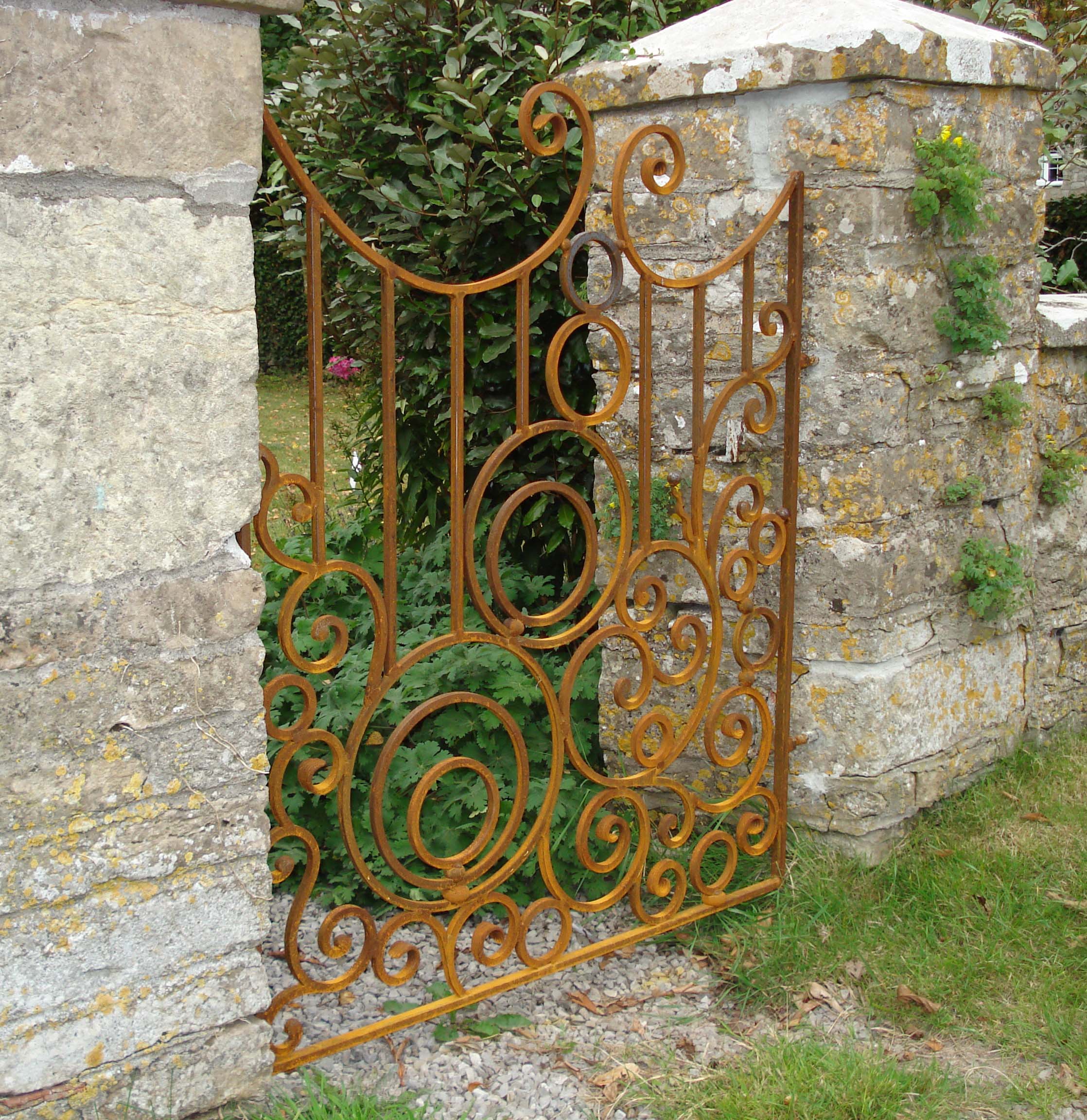 Commissioned gate